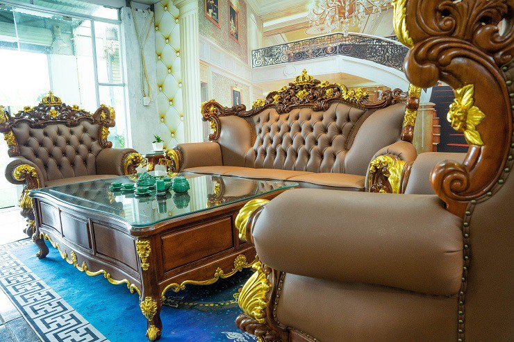 Đời sống - Mang cả lượng vàng “đắp” lên bộ bàn ghế, “đại gia” Hà Nội báo giá hơn nửa tỷ đồng (Hình 3).