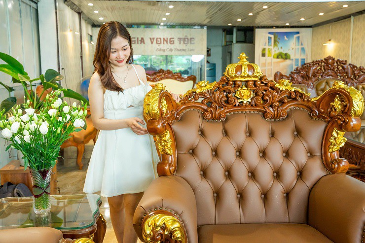 Đời sống - Mang cả lượng vàng “đắp” lên bộ bàn ghế, “đại gia” Hà Nội báo giá hơn nửa tỷ đồng (Hình 2).