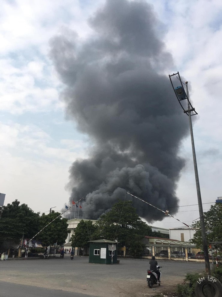 Dân sinh - Cảnh sát cứu 4 người trong đám cháy ở Hà Nội