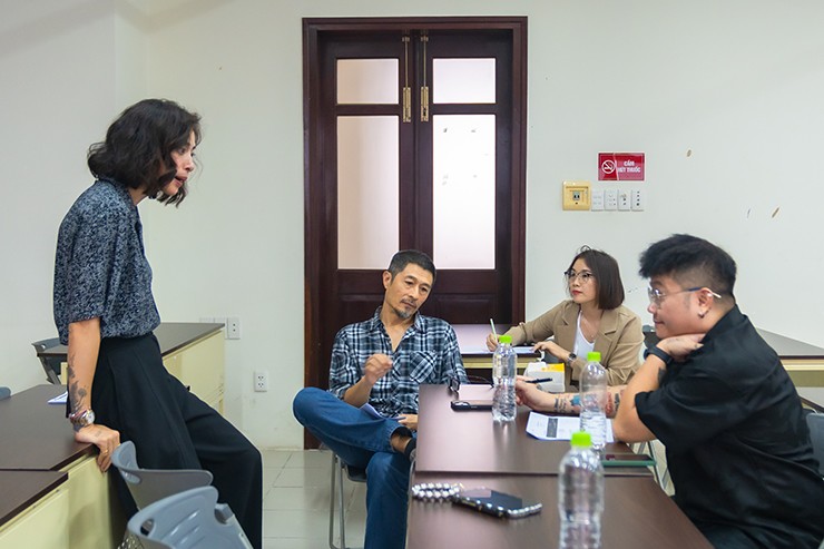 Giải trí - Ngô Thanh Vân tranh cãi nảy lửa với Charlie Nguyễn