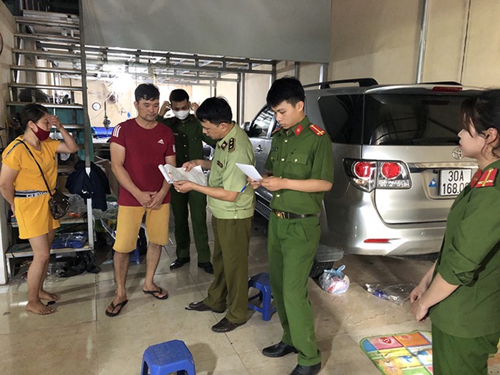 An ninh - Hình sự - Hà Nội: Sốc với màn phù phép quần áo trôi nổi thành hàng ngàn sản phẩm hàng hiệu