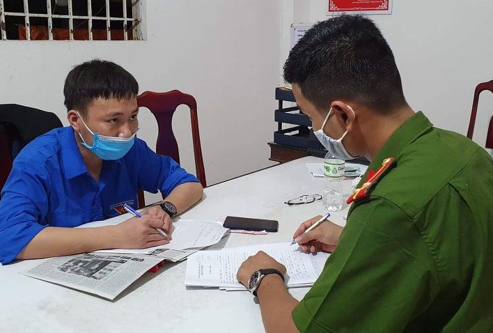 An ninh - Hình sự - An ninh hình sự 24h: 'Yêu râu xanh' hiếp dâm bé gái trong nghĩa trang; sát hại 'tình địch' trong nhà nghỉ rồi ra đầu thú (Hình 2).