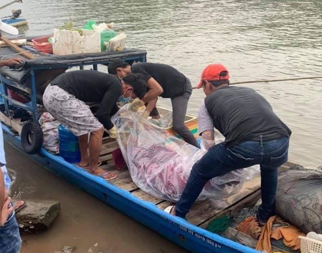 An ninh - Hình sự - Điều tra vụ thi thể nam giới trôi trên sông Gò Gia, người có vết đâm 