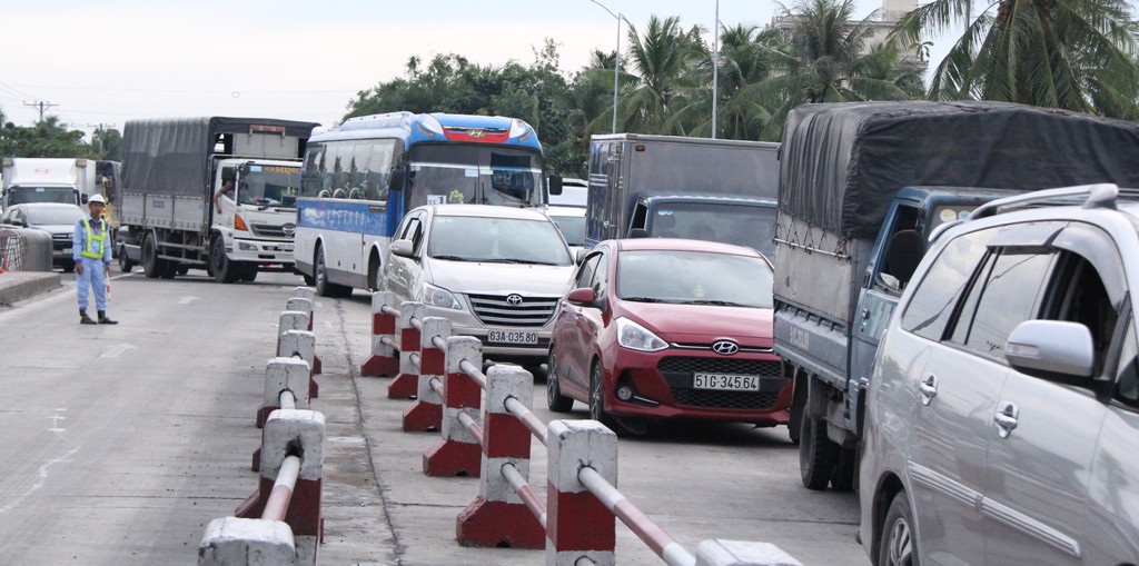 Xã hội - Tài xế dùng tiền lẻ qua trạm thu phí: Tổng cục Đường bộ sẽ làm việc với tỉnh Tiền Giang (Hình 2).