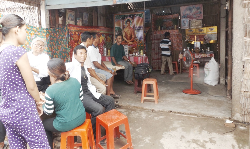 Pháp luật - Tạm giữ kẻ bị mời rượu nhiều lần, bực mình đâm chết bạn nhậu (Hình 3).