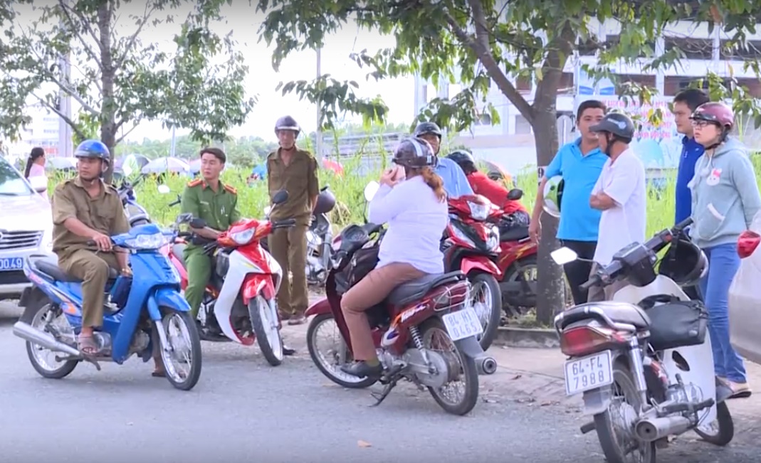 Pháp luật - Vĩnh Long: Truy xét đối tượng dùng súng cướp ngân hàng Vietinbank (Hình 3).