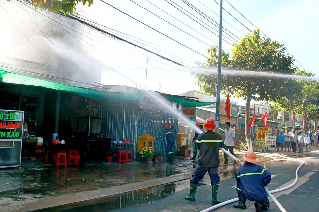 Tin nhanh - “Bà hỏa” ghé thăm tiệm sửa xe vào mùng 3 Tết (Hình 5).