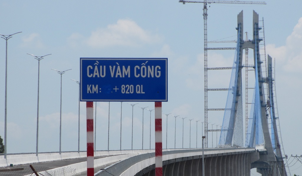 Cận cảnh cầu Cao Lãnh và Vàm Cống trước ngày khánh thành (Hình 2).