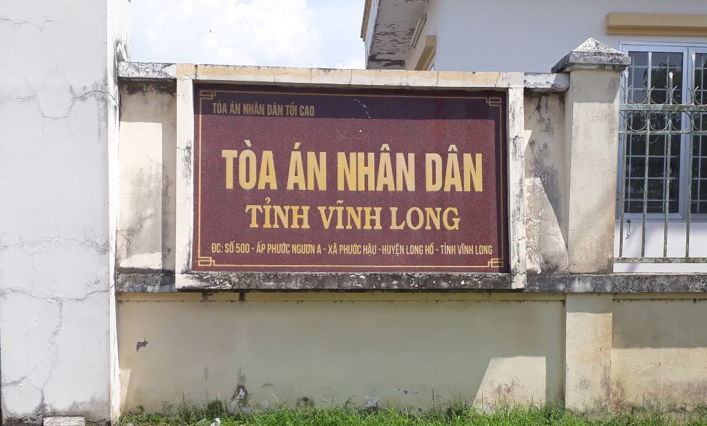 Hoãn phiên xử Hiệu trưởng chỉ đạo cấp dưới làm giả chứng từ đoạt tiền tỷ