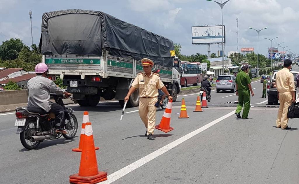 Truy tìm tài xế xe tải gây tai nạn khiến 3 mẹ con thương vong