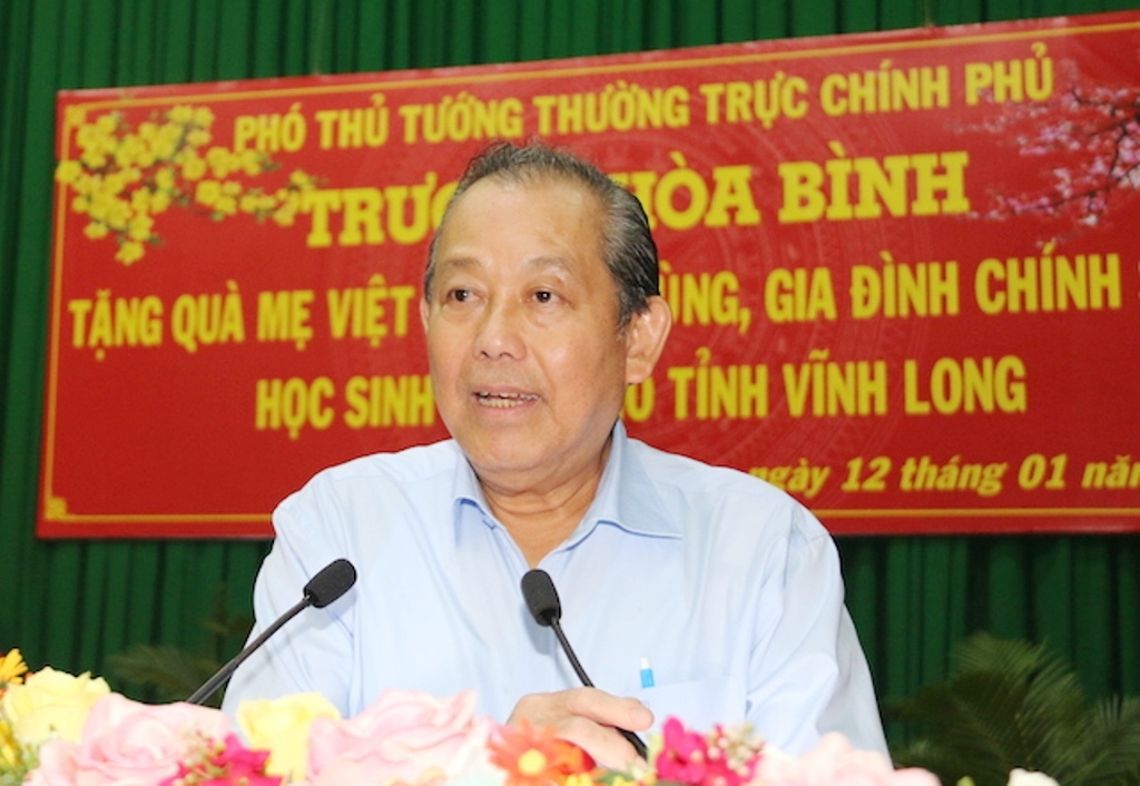 Tin nhanh - Phó Thủ tướng Trương Hòa Bình thăm, tặng quà Mẹ Việt Nam Anh hùng, gia đình chính sách tỉnh Vĩnh Long