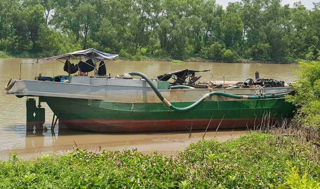 An ninh - Hình sự - Công an nổ súng bắt “cát tặc” trên sông Hậu