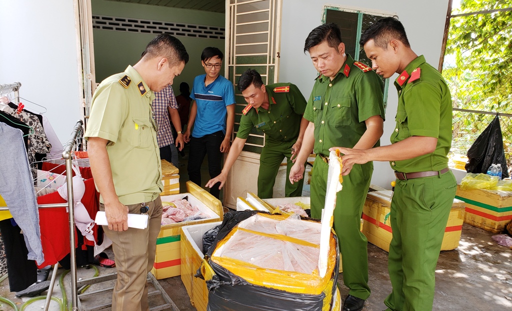 Tin nhanh - Phát hiện gần 500kg lòng động vật không rõ nguốn gốc chuẩn bị đưa đến quán nhậu