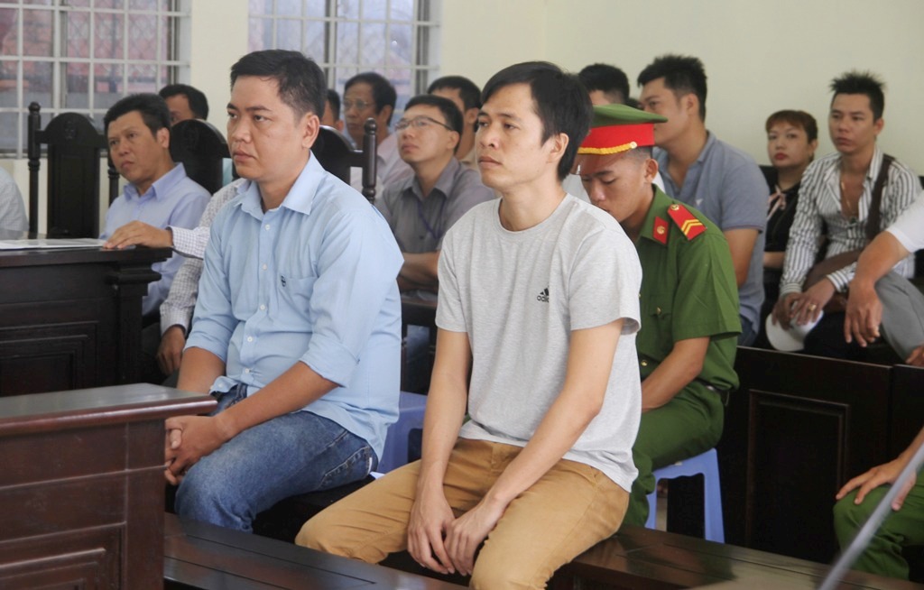 Hồ sơ điều tra - Hoãn phiên tòa xét xử hai cựu công an đánh chết người vi phạm ở Cần Thơ