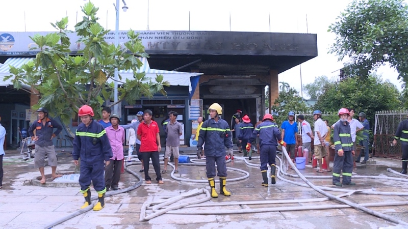 Tin nhanh - Vĩnh Long: Cây xăng của ông chủ 49 tuổi phát hỏa, cư dân hoảng loạn