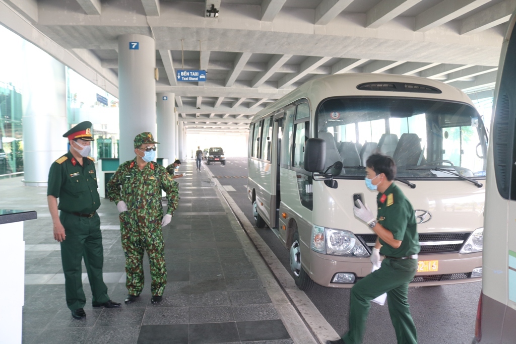 Tin nhanh - Hành khách về từ Hàn Quốc yên tâm đến khu cách ly khi đáp xuống sân bay Cần Thơ (Hình 4).