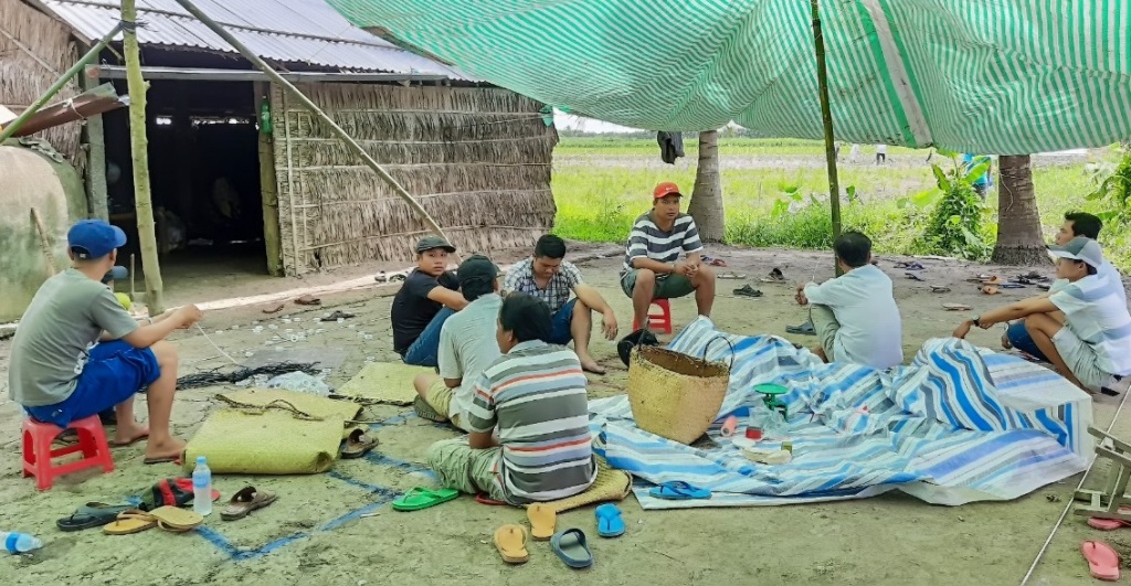 An ninh - Hình sự - Cảnh sát vây ráp phá điểm đánh bạc quy mô luôn có người cảnh giới