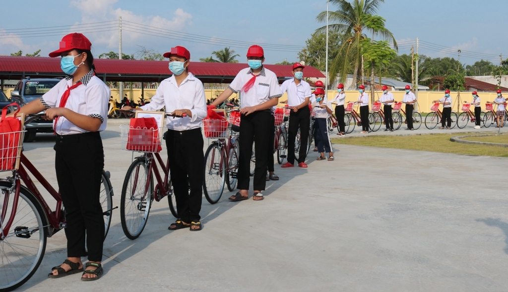 Tin nhanh - Phó Chủ tịch nước Đặng Thị Ngọc Thịnh dự đại hội phong trào thi đua yêu nước tỉnh Vĩnh Long (Hình 6).