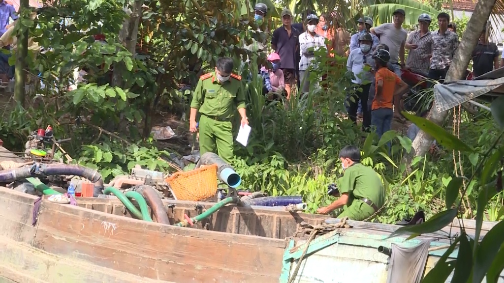 An ninh - Hình sự - Điều tra vụ phát hiện thi thể người trong ghe hút cát