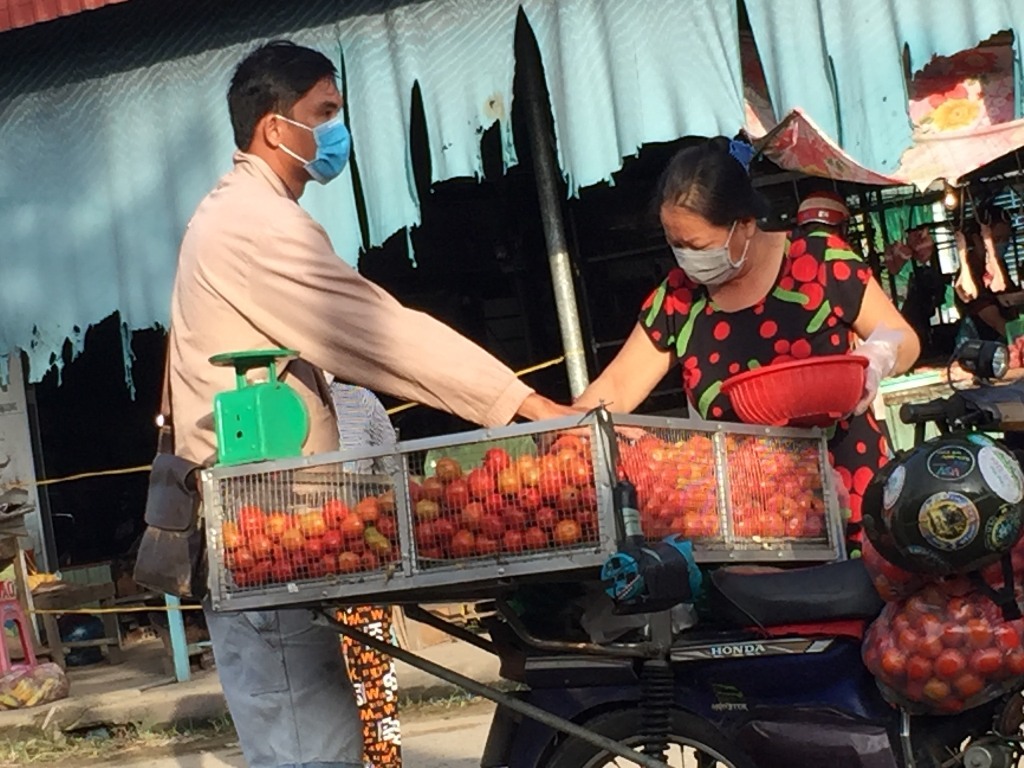 Sự kiện - Vĩnh Long: Thị xã Bình Minh tạm dừng bán hàng rong, vé số dạo