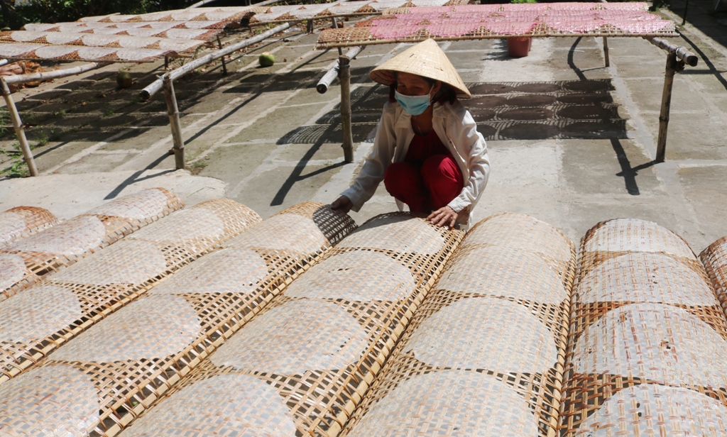 Xu hướng thị trường - Làng nghề bánh tráng, mứt kẹo lâu đời ở miền Tây tất bật vào vụ Tết (Hình 2).