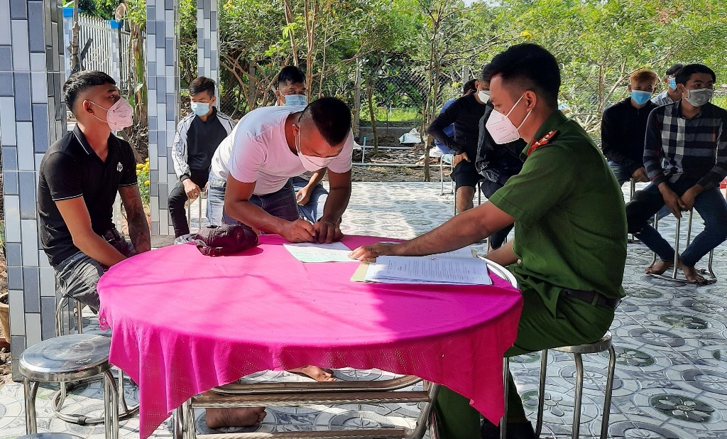 An ninh - Hình sự - Vĩnh Long: Mâu thuẫn tiền mua mai vàng, hai nhóm hỗn chiến