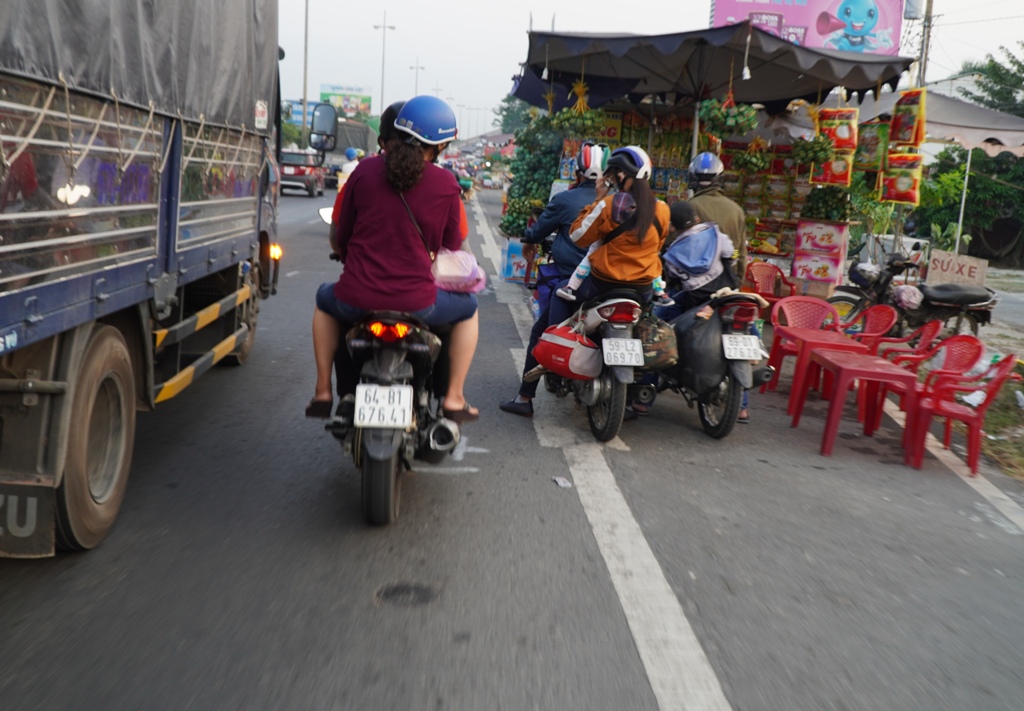 Dân sinh - Gian nan đường về miền Tây đón Tết (Hình 3).