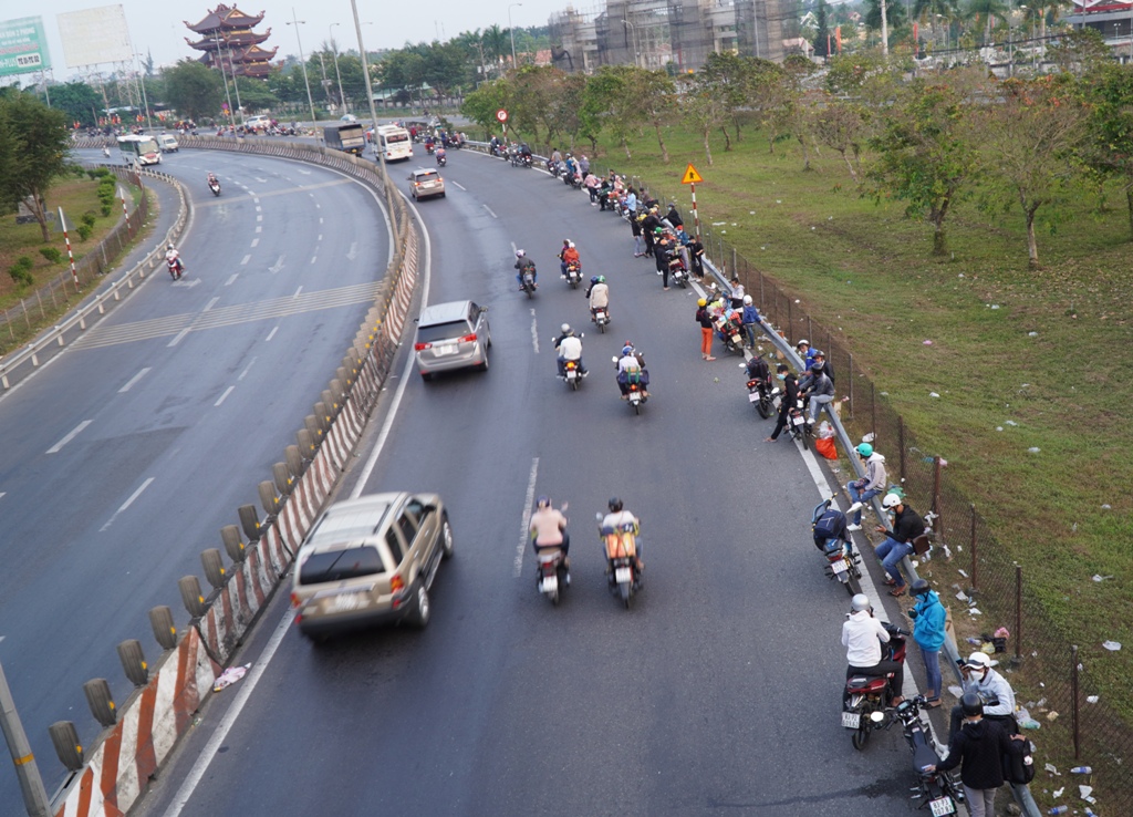 Dân sinh - Gian nan đường về miền Tây đón Tết (Hình 14).