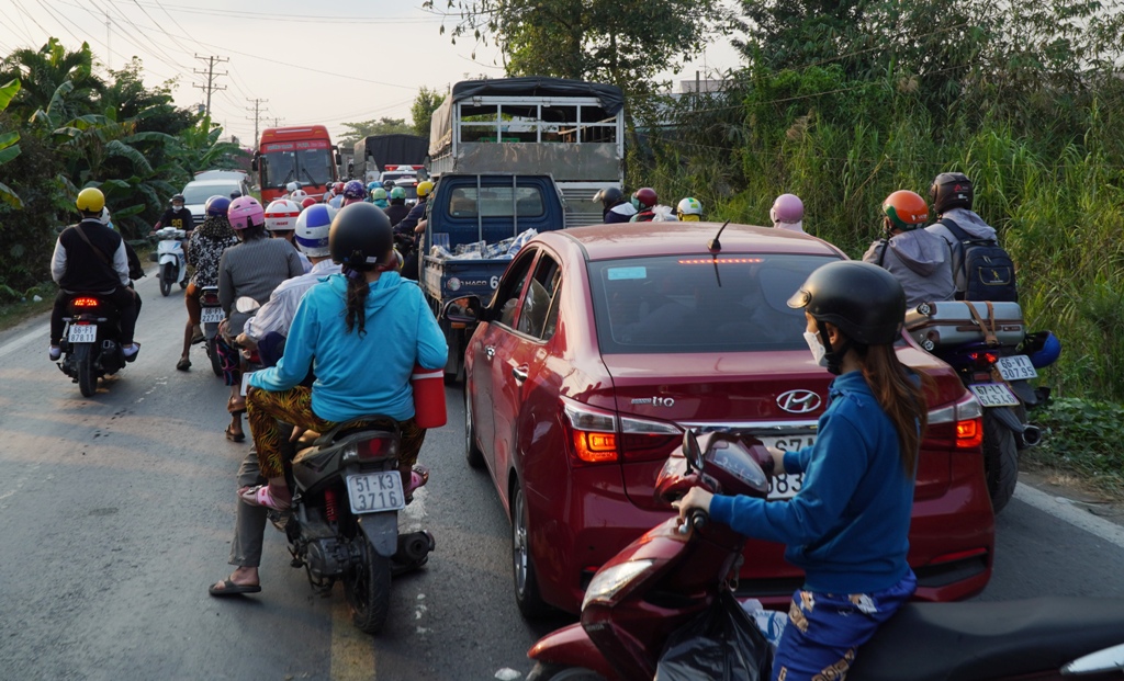 Dân sinh - Gian nan đường về miền Tây đón Tết (Hình 9).