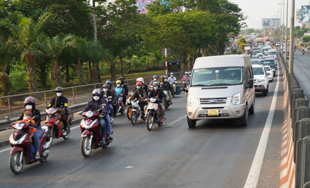 Dân sinh - Gian nan đường về miền Tây đón Tết (Hình 12).