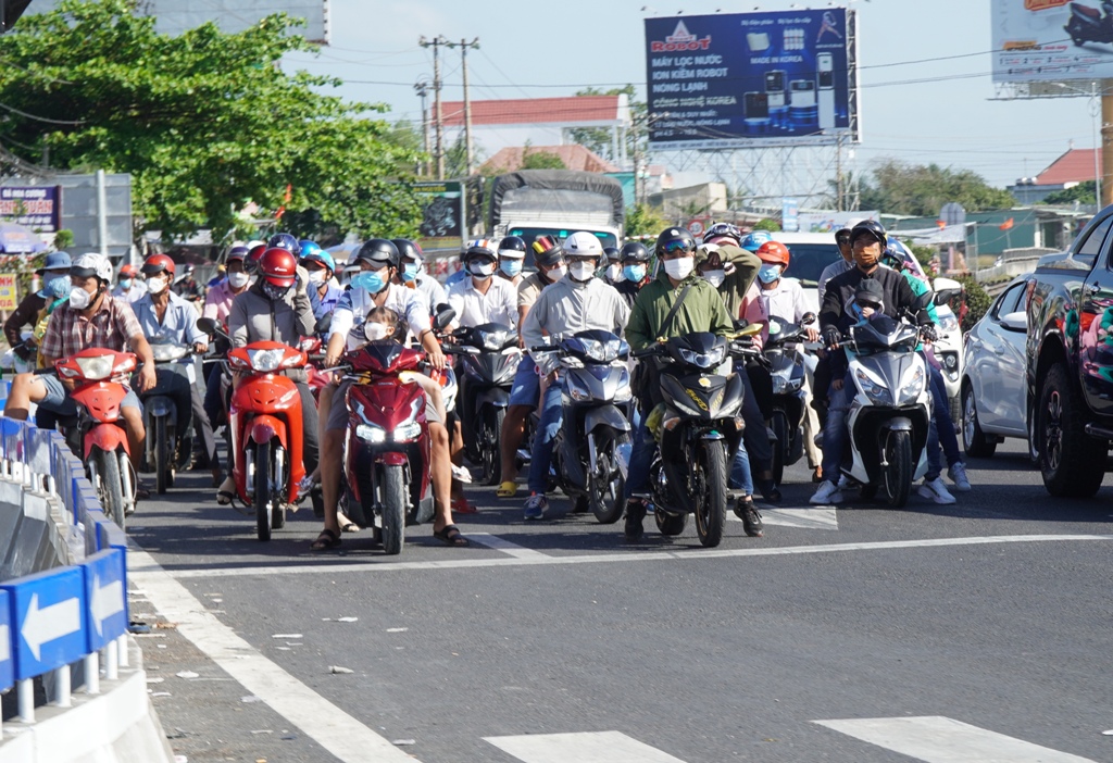 D&acirc;n sinh - Người d&acirc;n c&aacute;c tỉnh Đồng bằng s&ocirc;ng Cửu Long &ugrave;n &ugrave;n rời qu&ecirc; đến Tp.HCM l&agrave;m việc