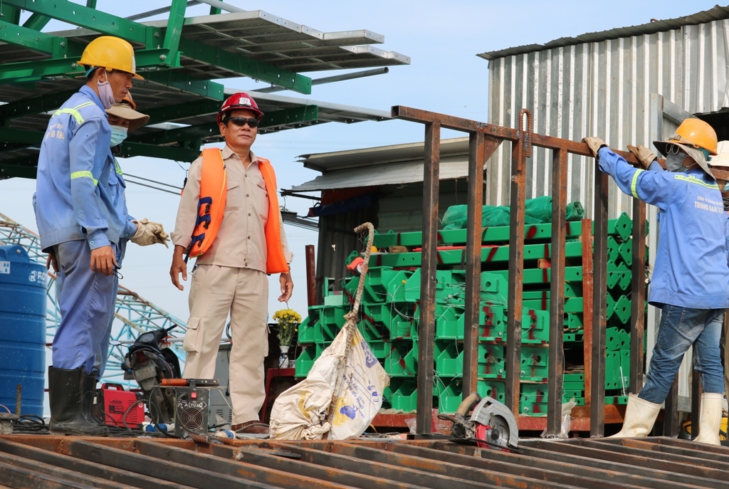 Dân sinh - Công nhân hối hả trở lại công trường trọng điểm để làm việc sau Tết (Hình 2).