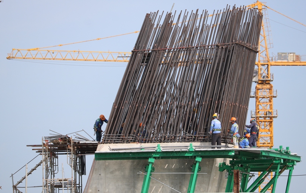 Dân sinh - Công nhân hối hả trở lại công trường trọng điểm để làm việc sau Tết (Hình 10).