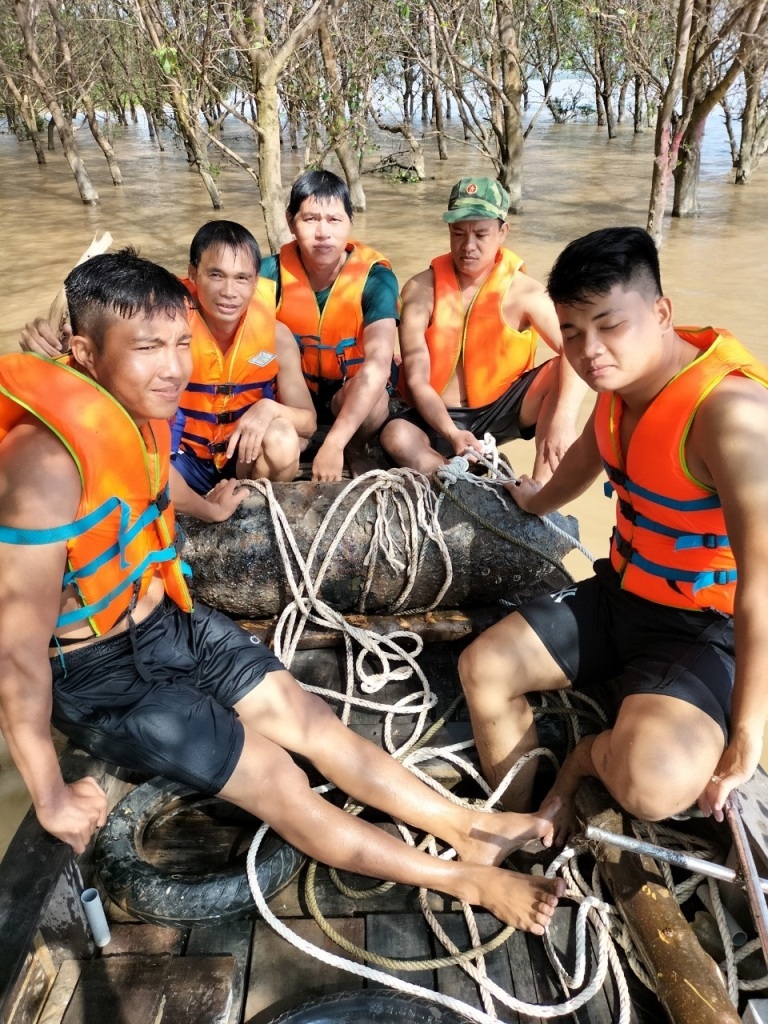 Dân sinh - Trà Vinh: Phát hiện quả bom còn nguyên ngòi nổ nặng trên 350 kg