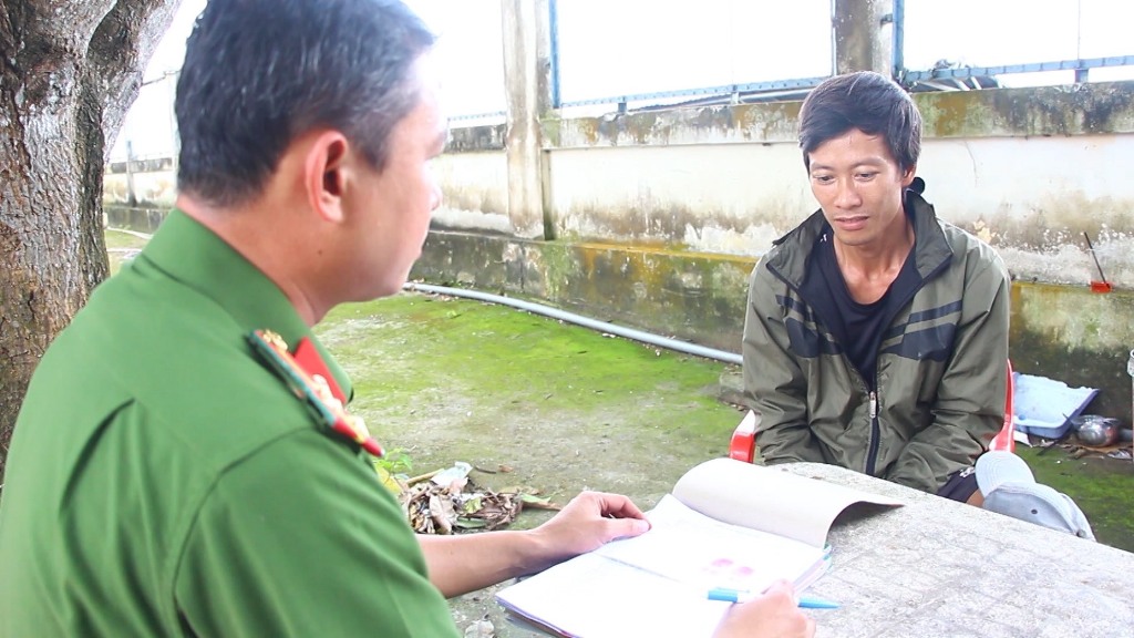 An ninh - Hình sự - Vĩnh Long: Bắt quả tang sà lan khai thác cát không phép trên sông Cổ Chiên