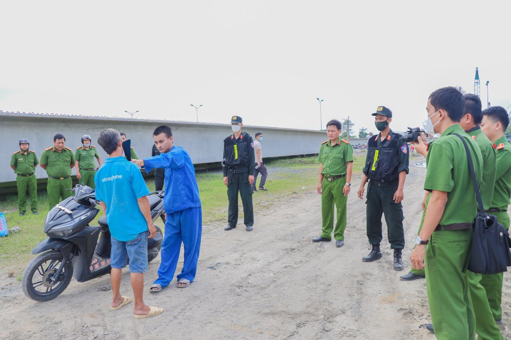 An ninh - Hình sự - Thực nghiệm điều tra vụ giết người, cướp tài sản dưới cầu Cần Thơ