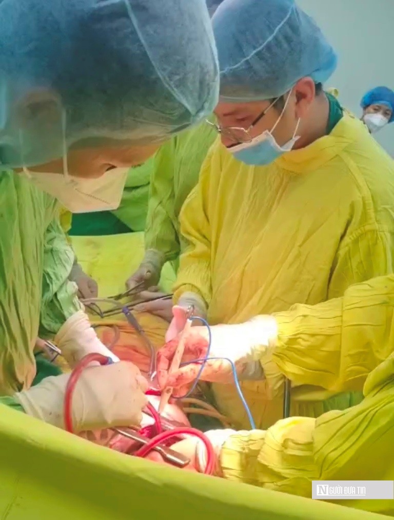 Sức khỏe - Phẫu thuật cứu sống bệnh nhân bị dị vật đâm xuyên ngực nguy kịch