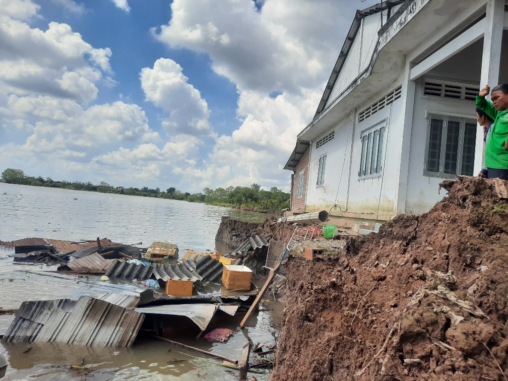 Dân sinh - Vĩnh Long: Tạm dừng khai thác cát tại khu vực gần nơi sạt lở (Hình 4).