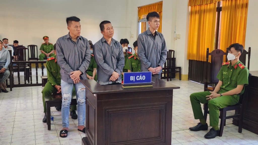 An ninh - Hình sự - Kiên Giang: Cùng nhau bán ma túy, 3 đối tượng lãnh án gần 24 năm tù