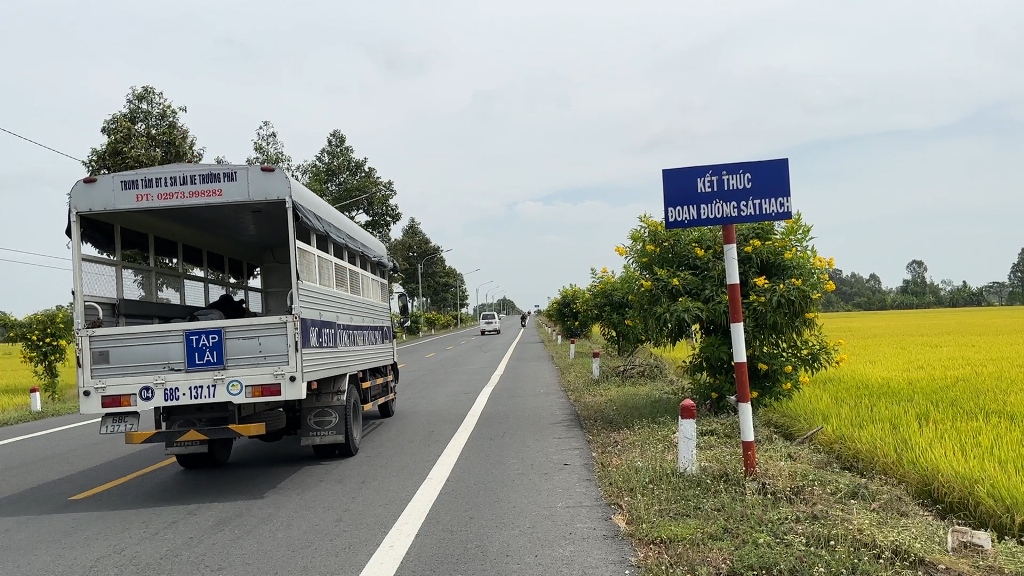 Dân sinh - Hậu Giang: Tiềm ẩn tai nạn giao thông từ phương tiện ô tô tập lái (Hình 6).