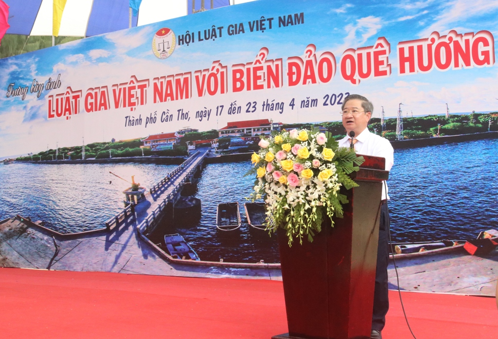 Sự kiện - Trưng bày ảnh 'Luật gia Việt Nam với biển đảo quê hương': Hoạt động nhiều ý nghĩa (Hình 2).