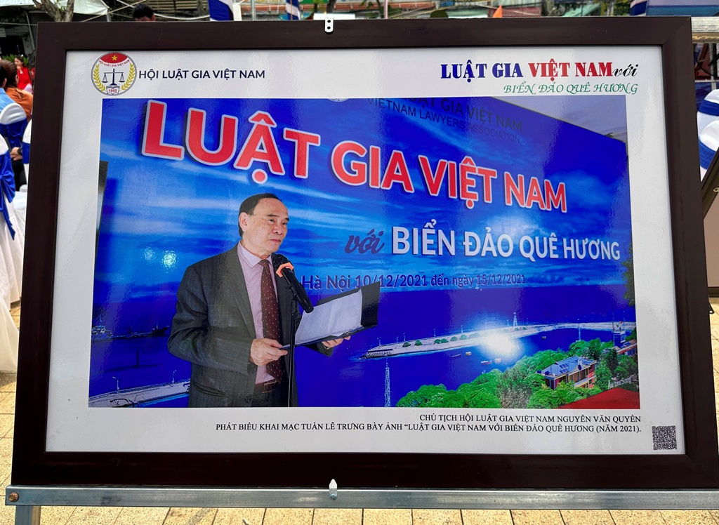 Sự kiện - Trưng bày ảnh 'Luật gia Việt Nam với biển đảo quê hương': Hoạt động nhiều ý nghĩa (Hình 21).