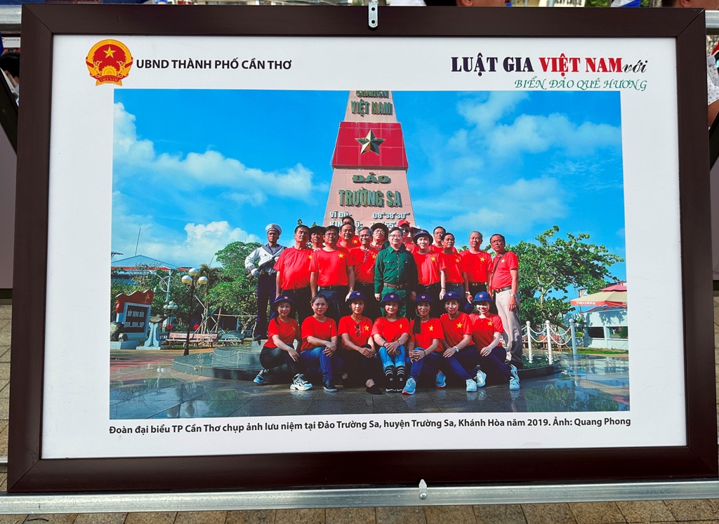 Sự kiện - Trưng bày ảnh 'Luật gia Việt Nam với biển đảo quê hương': Hoạt động nhiều ý nghĩa (Hình 26).