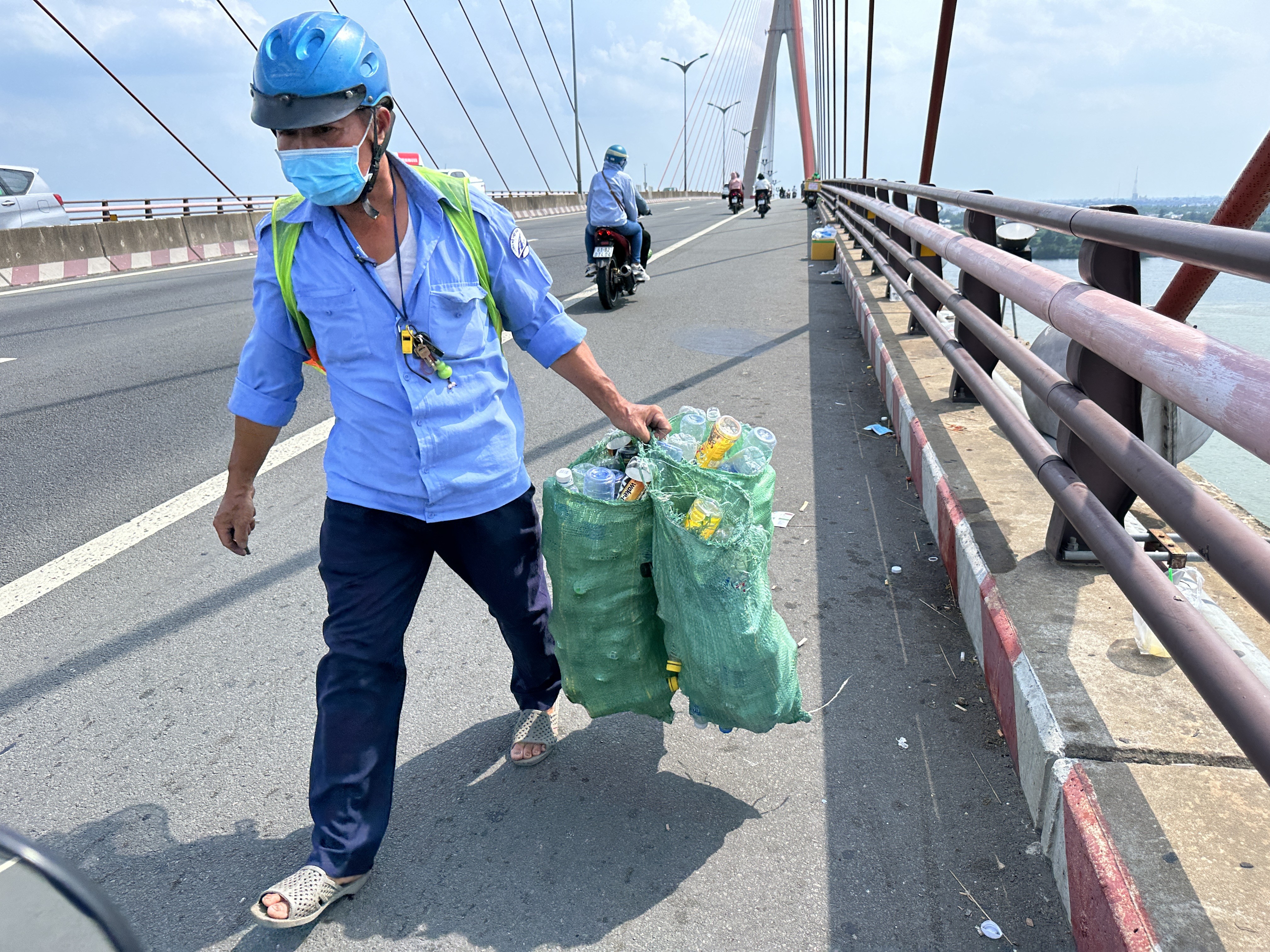 Dân sinh - Ngày đầu kỳ nghỉ lễ, hướng về miền Tây đông nghẹt ùn ứ cục bộ (Hình 6).