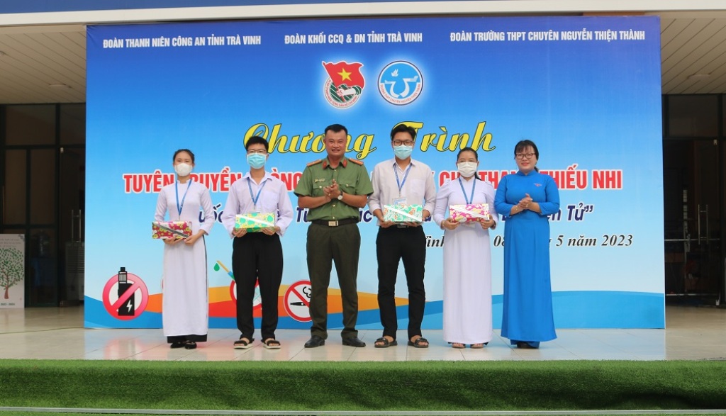 Giáo dục - Trà Vinh: Tuyên truyền phòng, chống thuốc lá điện tử và ma túy trong trường học (Hình 3).