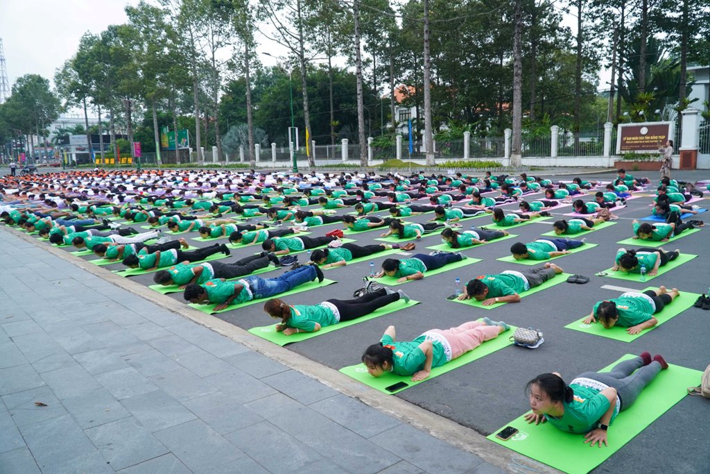 Sự kiện - Đồng Tháp: 500 người tham gia đồng diễn Ngày Quốc tế Yoga lần thứ 9 (Hình 13).