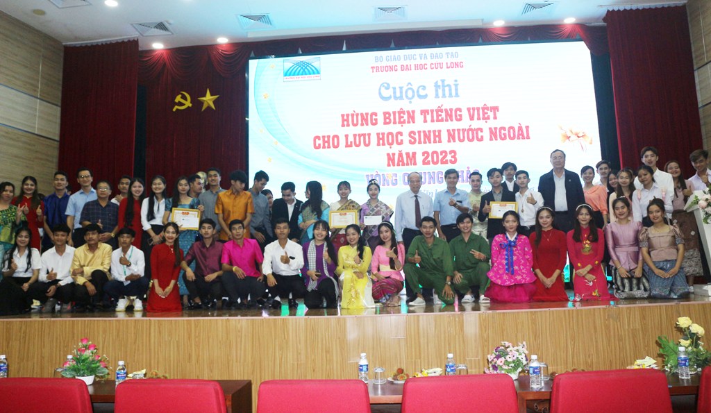 Giáo dục - Đội lưu học sinh Lào đạt giải Nhất cuộc thi hùng biện tiếng Việt (Hình 4).