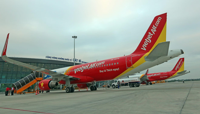 Tiêu dùng & Dư luận - Liên tục hủy rồi hoãn chuyến đúng cao điểm mùa du lịch, Vietjet Air nói gì?