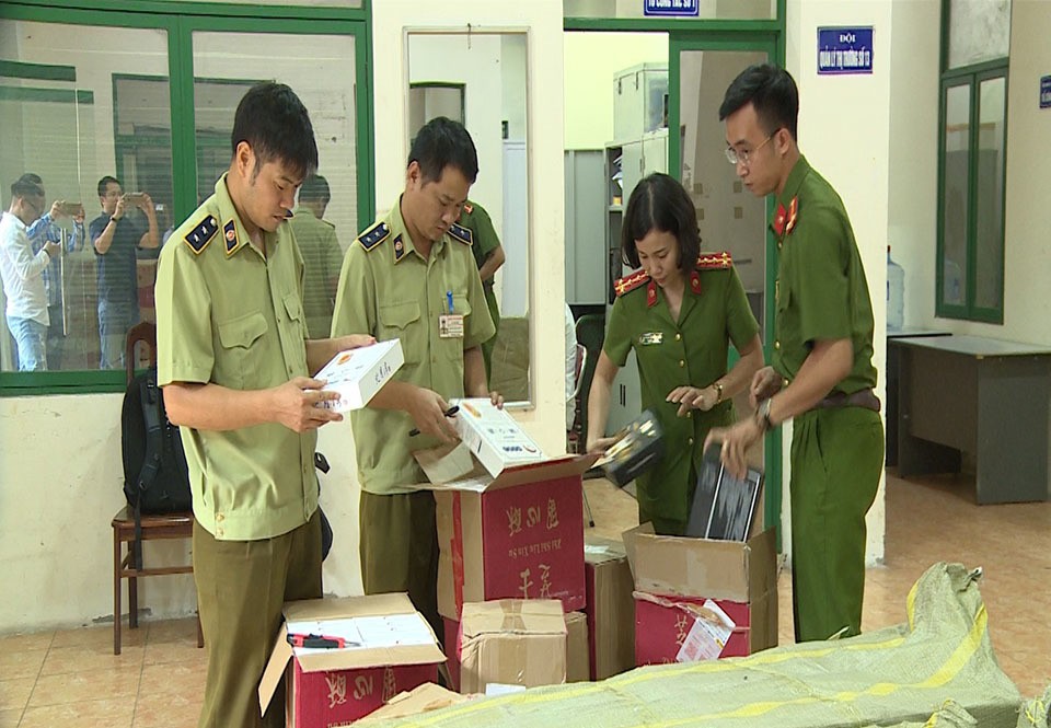 Tiêu dùng & Dư luận - Bánh Trung thu 'hàng xách tay Trung Quốc' ùn ùn về Việt Nam, hét giá cao gấp đôi, gấp ba