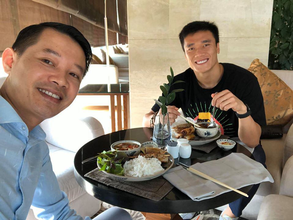 Ti&ecirc;u d&ugrave;ng & Dư luận - Đại gia trẻ tuổi tặng si&ecirc;u xe Mercedes cho thủ m&ocirc;n B&ugrave;i Tiến Dũng gi&agrave;u c&oacute; đến mức n&agrave;o? (H&igrave;nh 2).